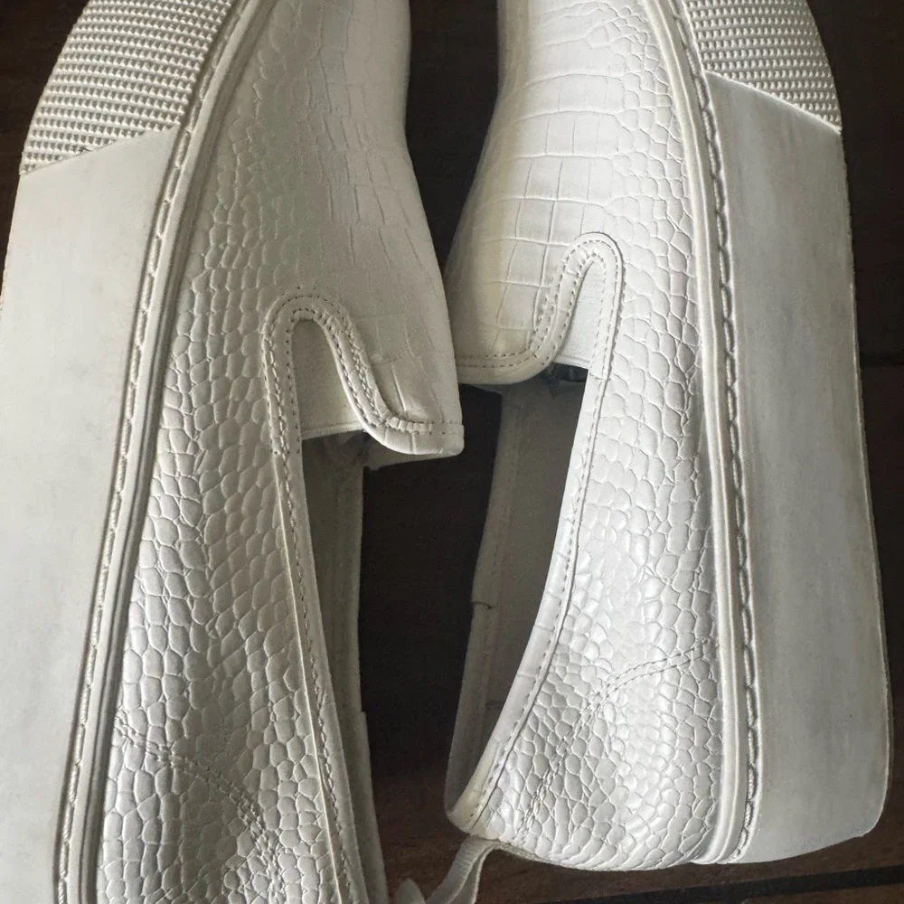 ABOUND Norah White Croc-Embossed Slip-On platform Sneakers size 9